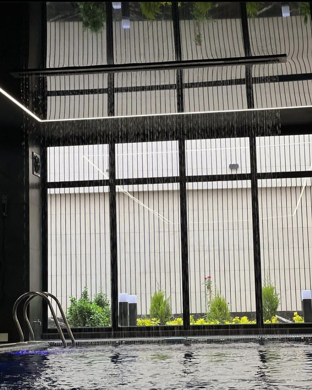 سقف کشسان به همراه لاین نوری توکار