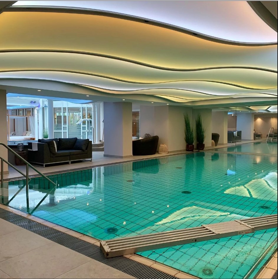 سقف کشسان نورگذ استخر