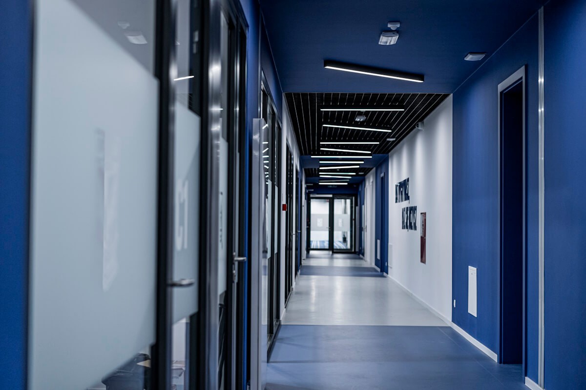 چراغ خطی روکار نورام