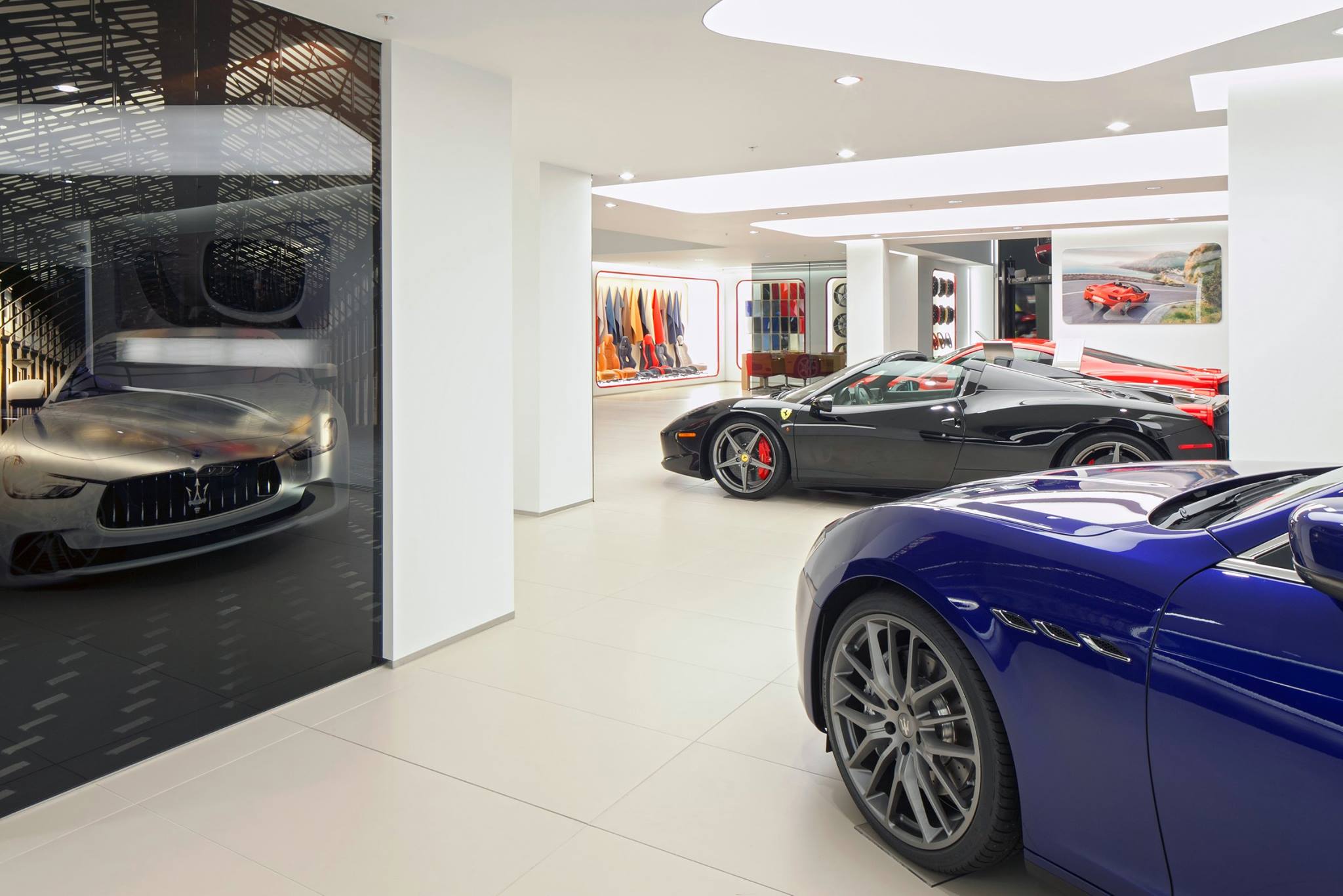 نورپردازی سقف کشسان نورام نمایشگاه ماشین