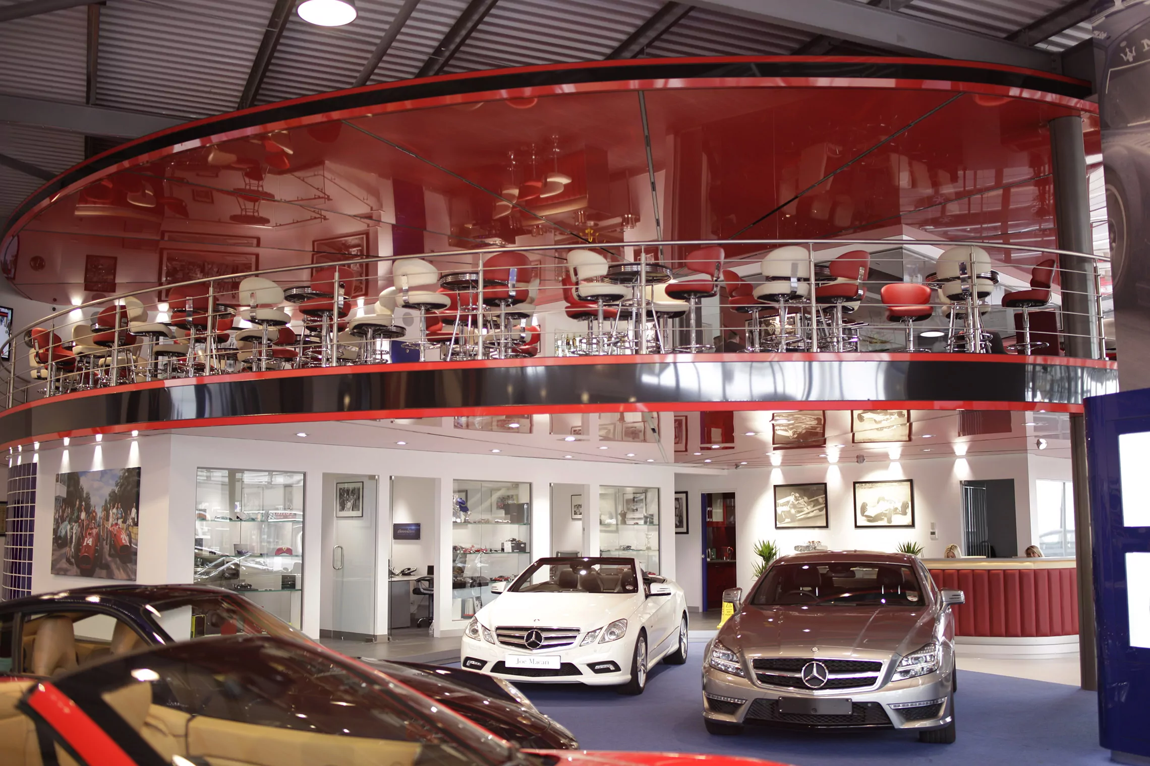 سقف کشسان لاکر قرمز