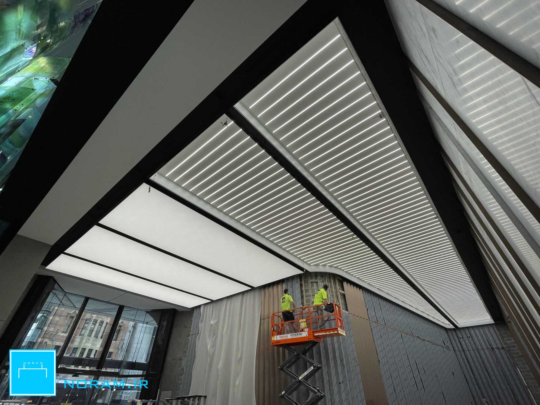 سقف باریسول نورگذر در مرحله نصب نورپردازی